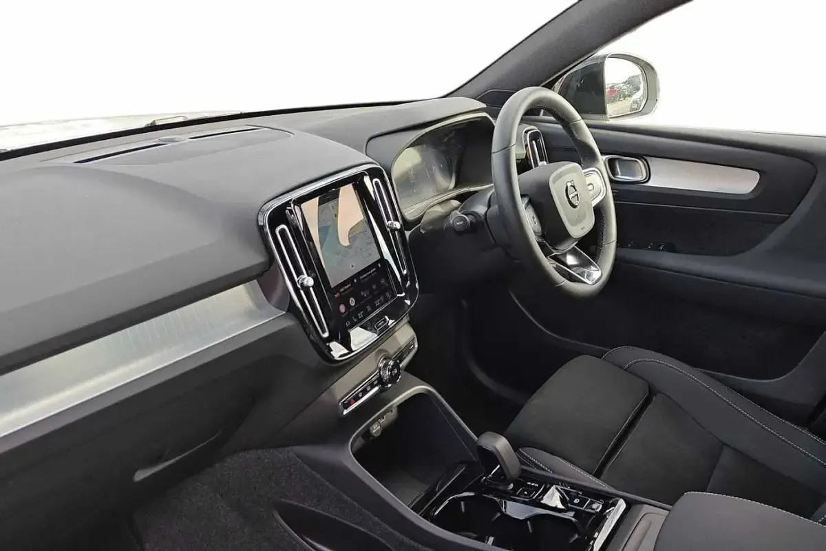 Used Volvo XC40 Plus 161 HP (118 kW) 2025 Black SUV