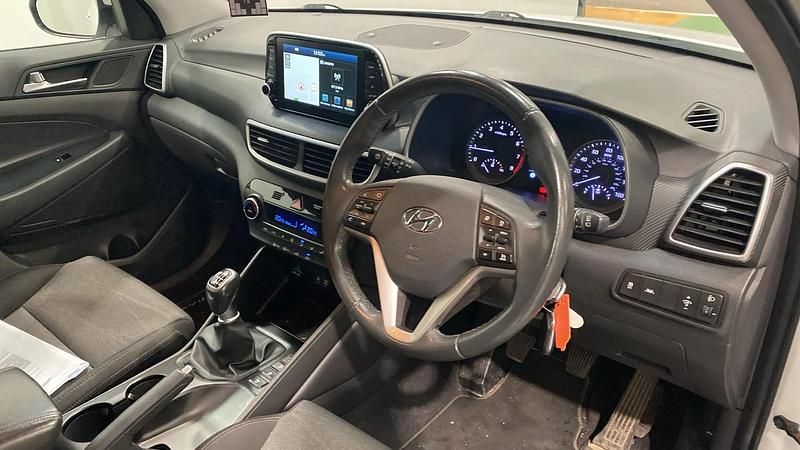 Used Hyundai Tucson SE 132 HP (97 kW) 2019 White SUV