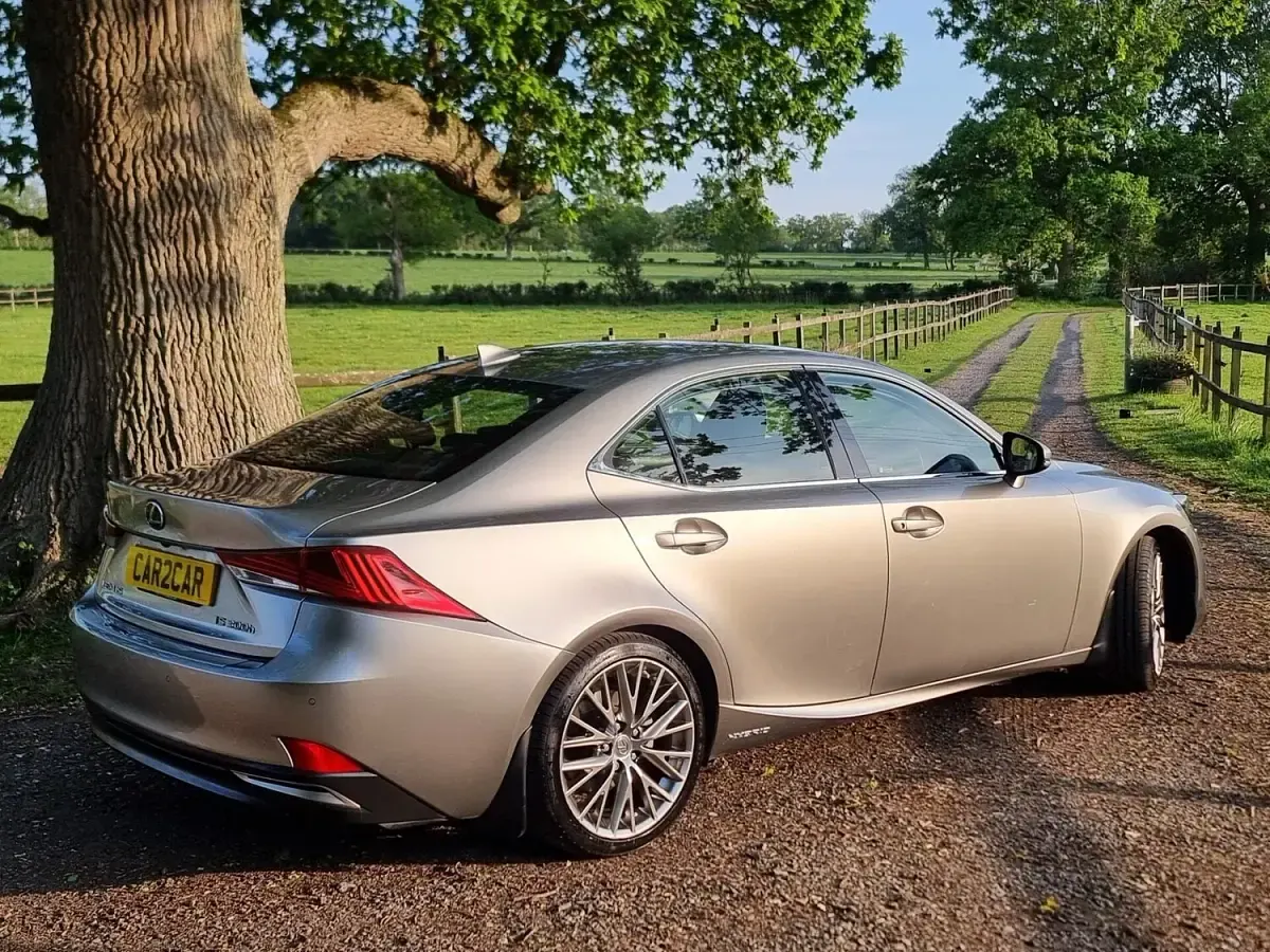 Used Lexus IS300h 223 HP (164 kW) 2017 Silver Sedan