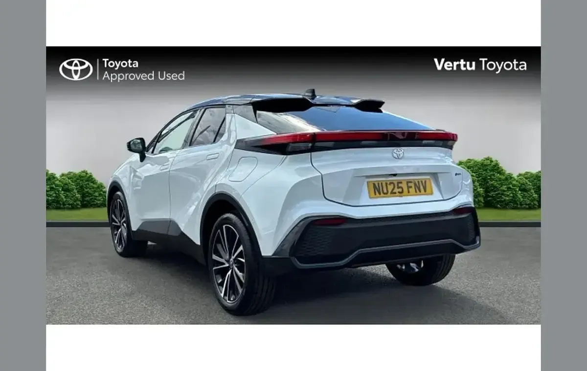 Used Toyota C-HR 140 HP (102 kW) 2025 White SUV