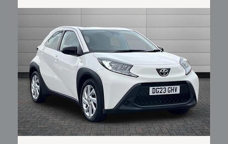 White Used 2023 Toyota Aygo X PURE SUV | £14,000 - Image 1/2