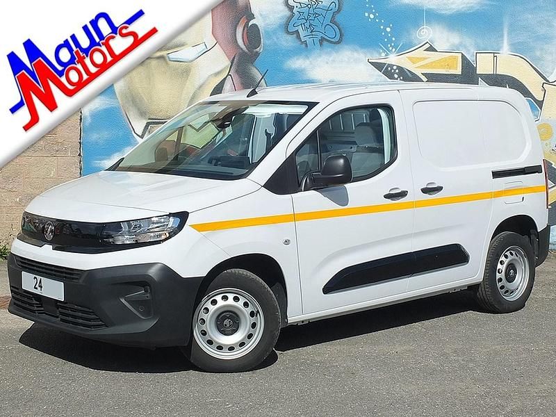 Used Vauxhall Combo 100 HP (73 kW) 2024 White MPV