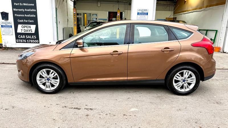 Used Ford Focus Titanium 163 HP (119 kW) 2014 Brown Hatchback