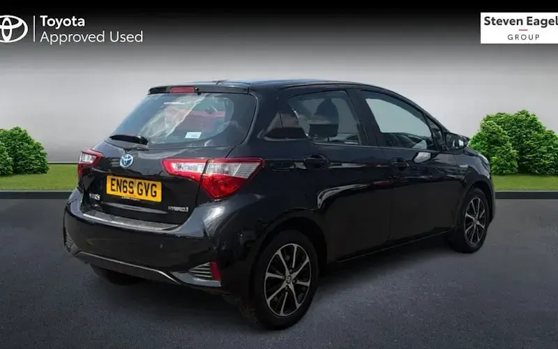 Used Toyota Yaris Hybrid 101 HP (74 kW) 2019 Hatchback