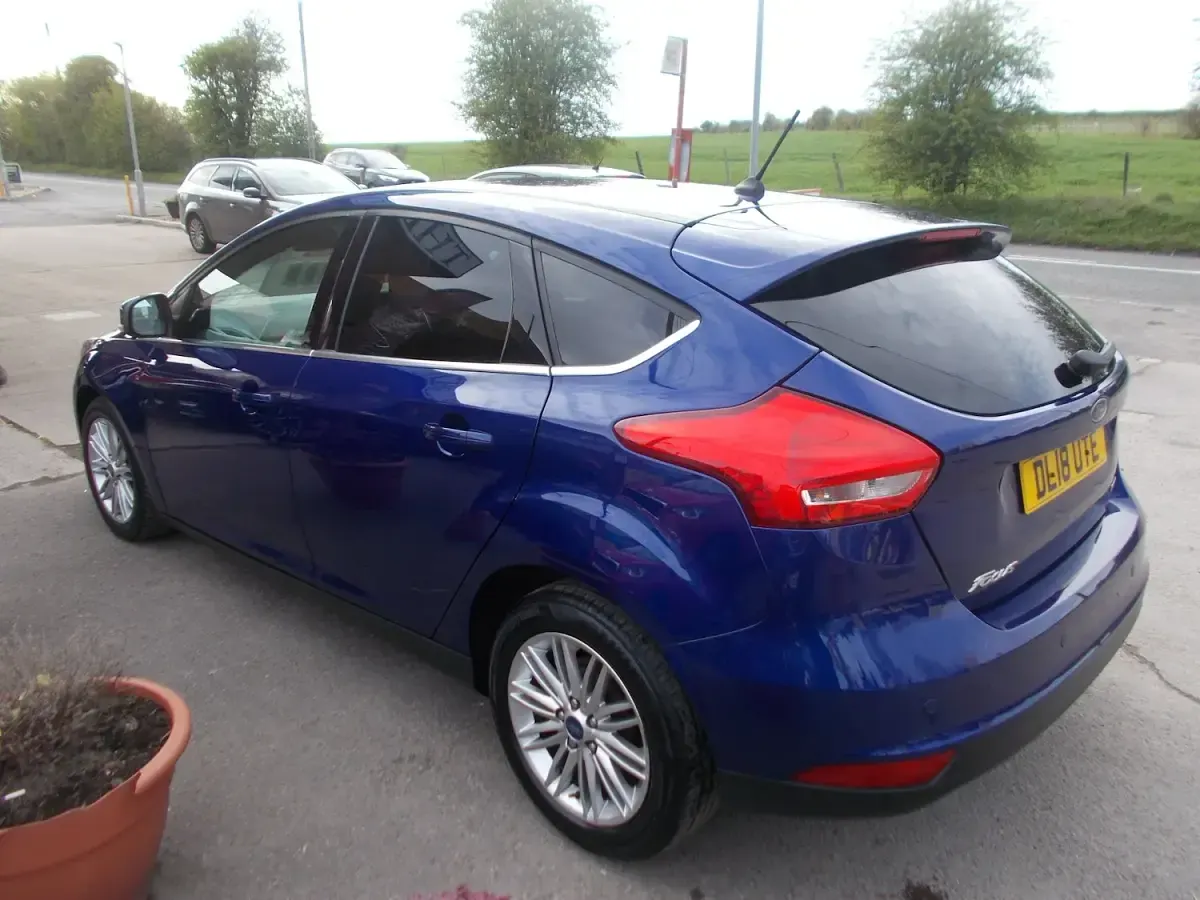 Used Ford Focus Zetec 125 HP (91 kW) 2018 Blue Hatchback