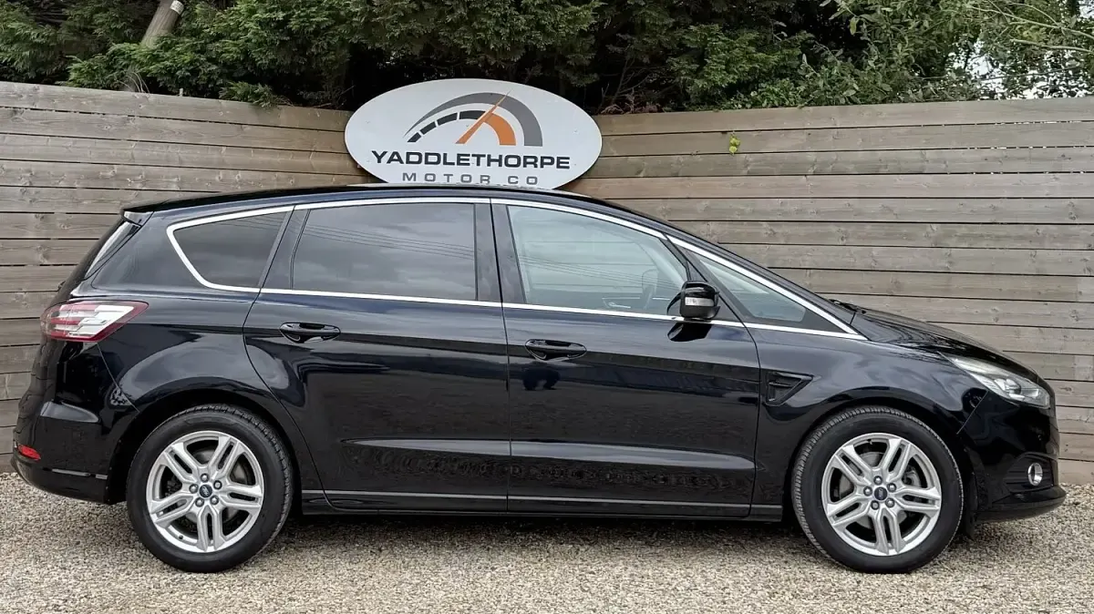 Used Ford S-MAX Titanium 180 HP (132 kW) 2017 Black MPV
