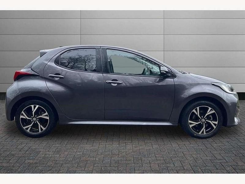 Used Toyota Yaris Hybrid Design 116 HP (85 kW) 2024 Grey Hatchback