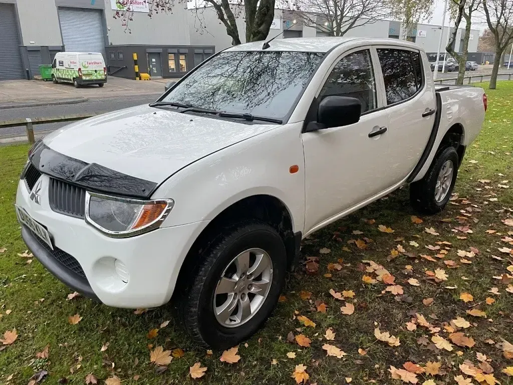 Used Mitsubishi L200 134 HP (98 kW) 2006 White Pickup