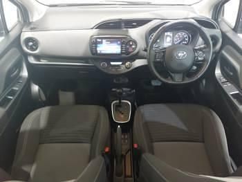 Used Toyota Yaris Hybrid 100 HP (73 kW) 2020 White Hatchback