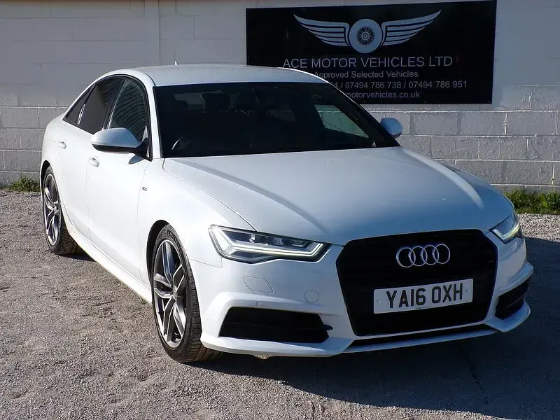 Usado Audi A6 Black Edition 190 HP (139 kW) 2016 Branco Sedan