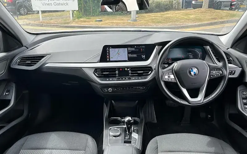 Used BMW 118 Sport Line 136 HP (100 kW) 2023 White Hatchback