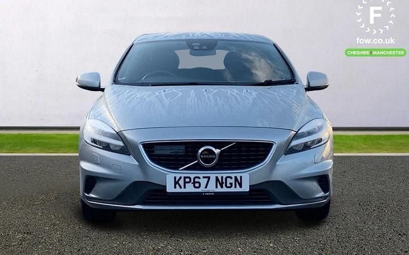 Used 2019 Volvo V40 R-Design Hatchback | £11,099 (Fair price) - Image 1/3