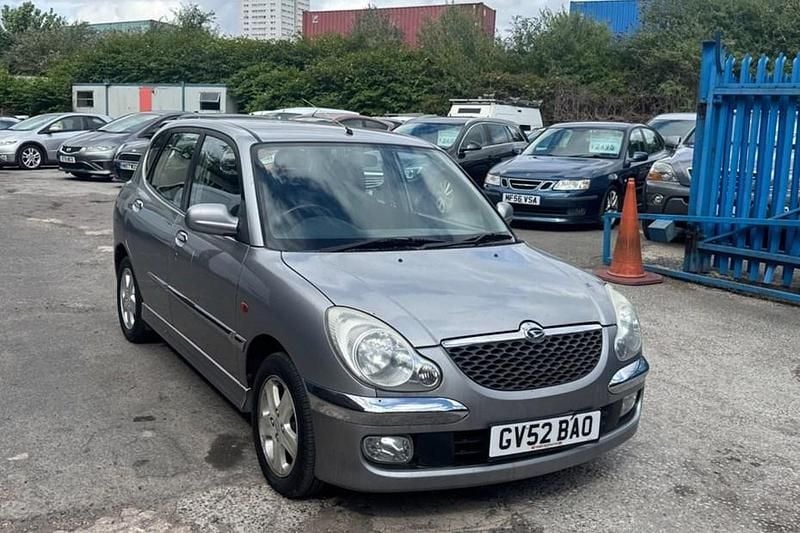 Silver Used 2002 Daihatsu Sirion Hatchback | £1,000 (Super price) - Image 1/1