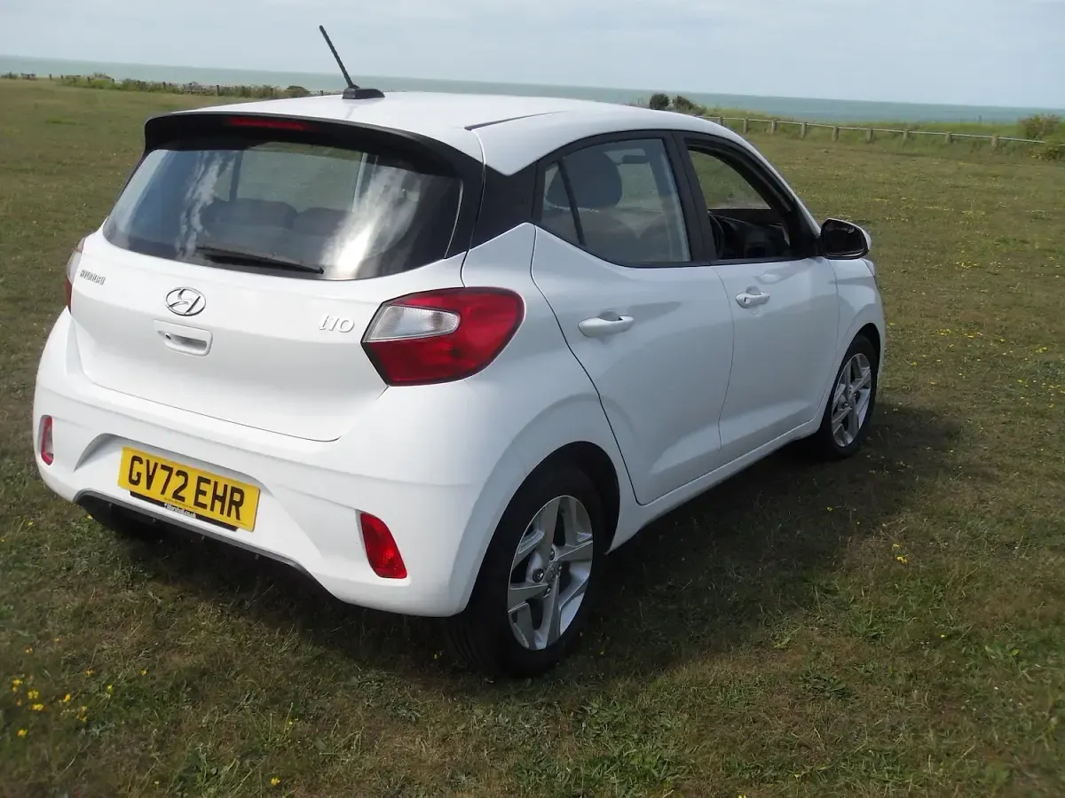 Used Hyundai i10 SE 67 HP (49 kW) 2022 White Hatchback