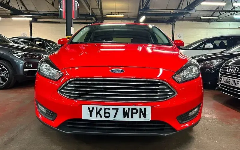 Used Ford Focus Zetec 120 HP (88 kW) 2017 Red Hatchback