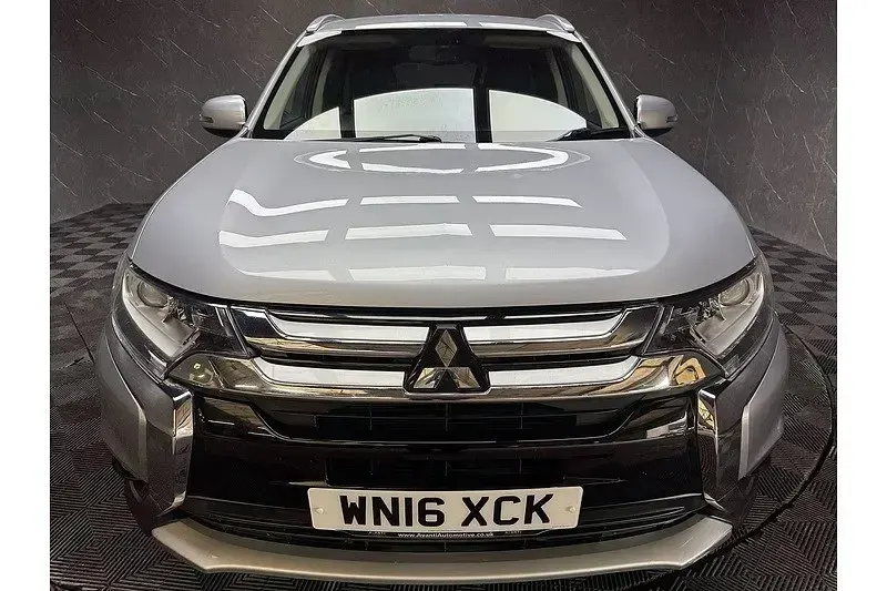 Usado Mitsubishi Outlander 150 HP (110 kW) 2016 Prateado SUV