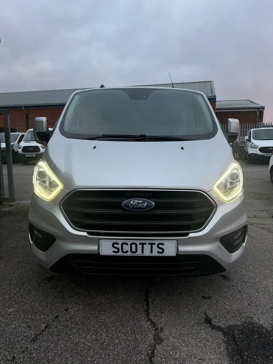 Used Ford Transit Custom Limited 130 HP (95 kW) 2020 Silver Van