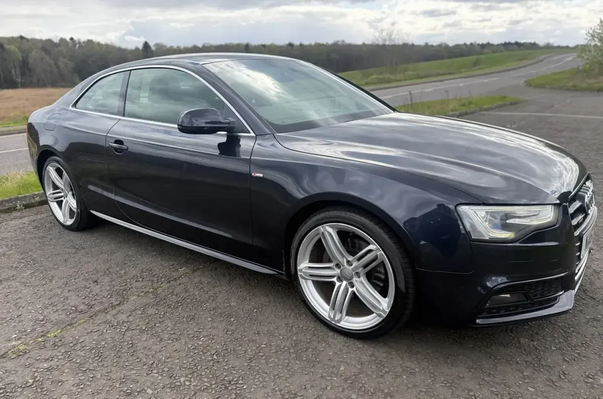 Begagnad Audi A5 S-Line 2012 Blå Sportkupé