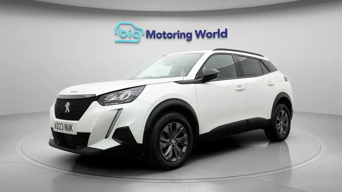 Used Peugeot 2008 Active+ 100 HP (73 kW) 2023 White SUV