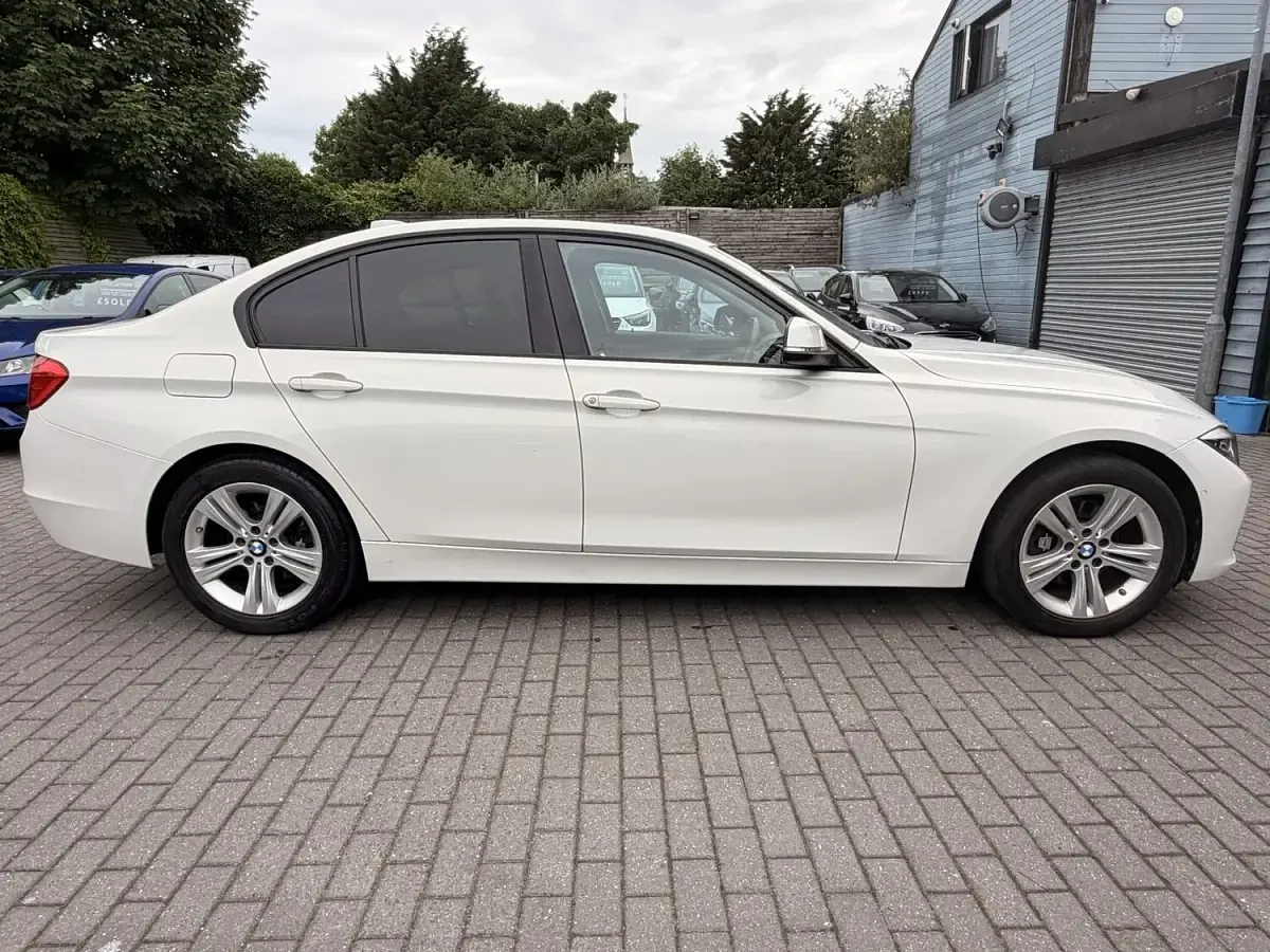 Used BMW 320 Sport Line 184 HP (135 kW) 2015 White Sedan