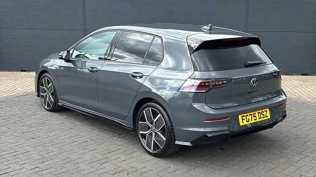 Second-hand VW Golf VIII 150 CP (110 kW) 2025