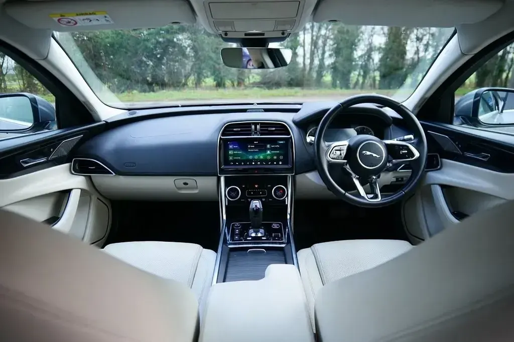Usado Jaguar XE S 250 HP (183 kW) 2019 Cinzento Sedan
