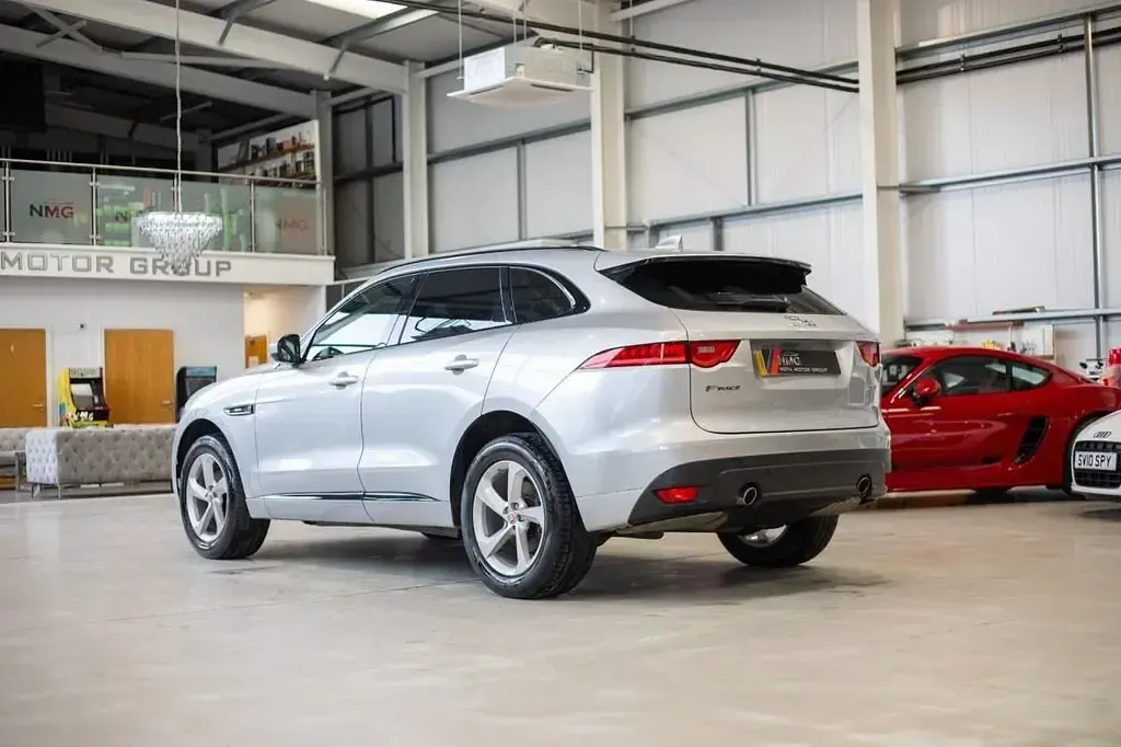 Second-hand Jaguar F-Pace R-Sport 240 CP (176 kW) 2018 Argintiu SUV