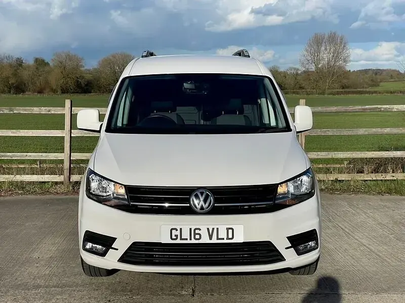 Used VW Caddy Maxi Highline 102 HP (75 kW) 2016 White MPV