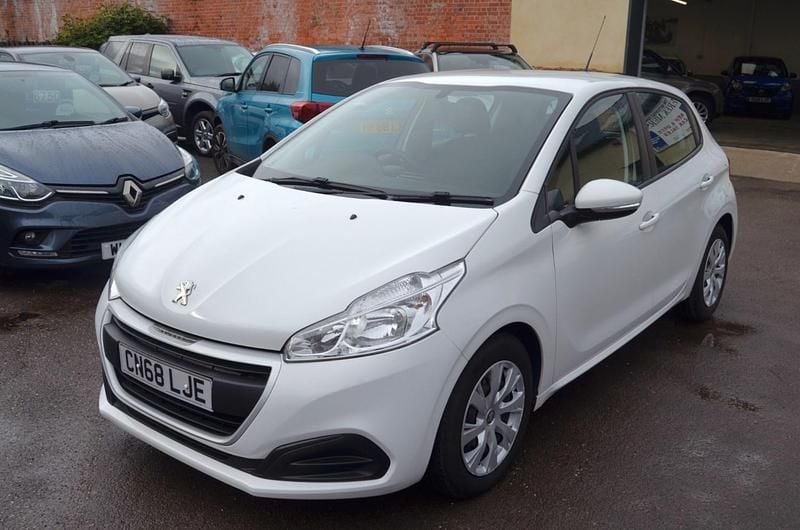 Used Peugeot 208 Access 100 HP (73 kW) 2018 White Hatchback