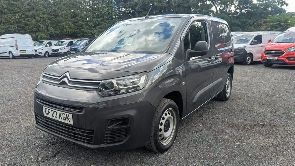 Used Citroën Berlingo 100 HP (73 kW) 2023 Grey MPV
