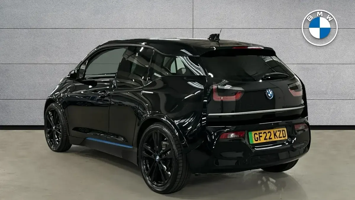 Begagnad BMW i3 Comfort Edition 135 kW (184 HK) 2022 Svart Halvkombi