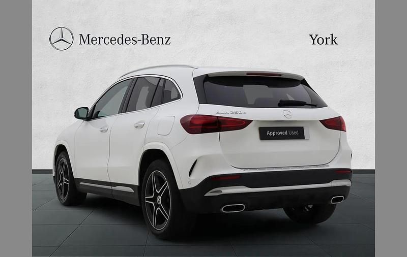 Usado Mercedes GLA250 Executive 214 HP (157 kW) 2025 Branco SUV