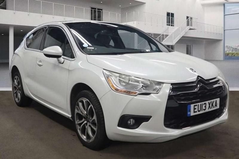 Used Citroën DS4 Style 115 HP (84 kW) 2013 White Hatchback