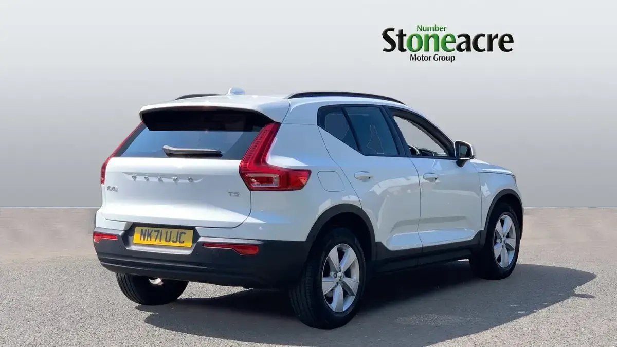 Used Volvo XC40 Momentum 129 HP (94 kW) 2022 White SUV