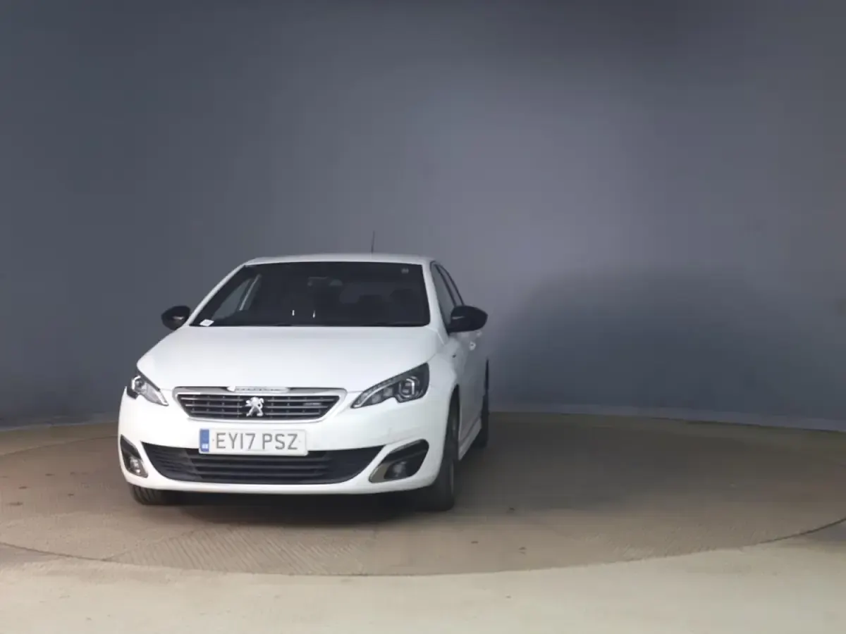 Used Peugeot 308 GT-line 130 HP (95 kW) 2017 White Hatchback