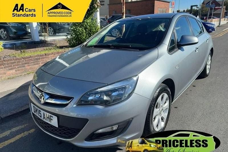 Used Vauxhall Astra Design Edition 2015 Silver Hatchback