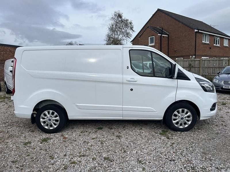 Used Ford Transit Custom Limited 130 HP (95 kW) 2022 White Van