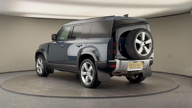 Used Land Rover Defender SE 250 HP (183 kW) 2022 Nebelquell blue SUV