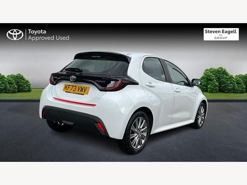 Used Toyota Yaris Hybrid 114 HP (83 kW) 2024 White Hatchback