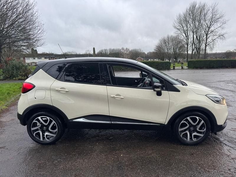 Used Renault Captur Signature 110 HP (80 kW) 2016 Cream SUV