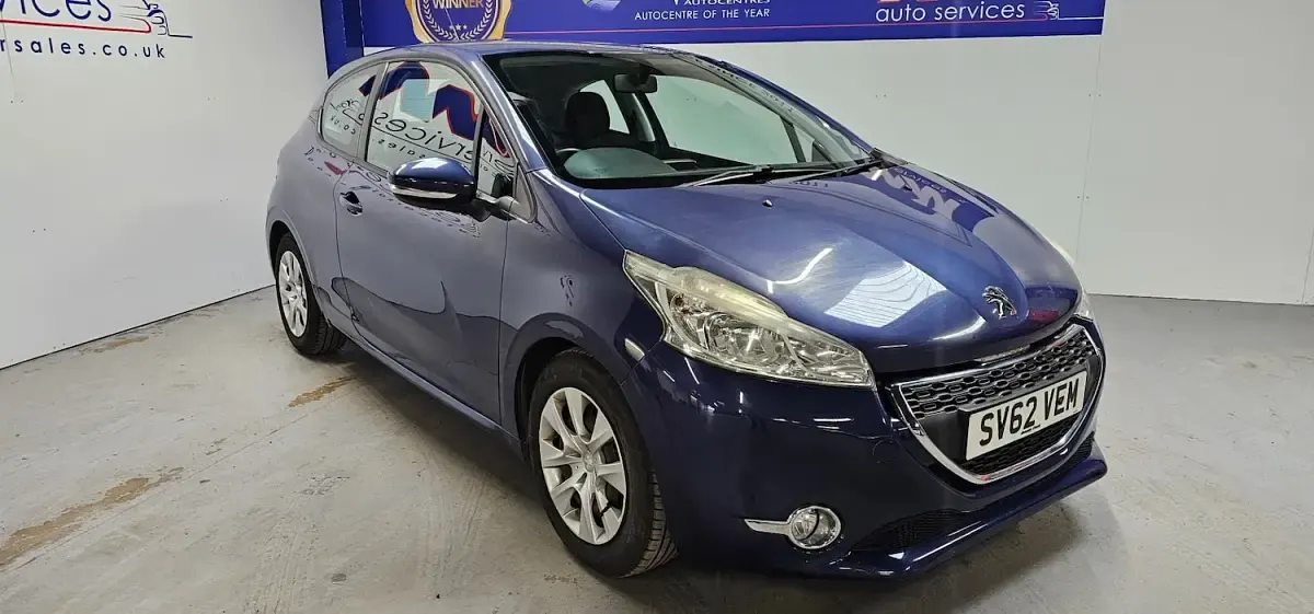 Used Peugeot 208 Active 95 HP (69 kW) 2012 Blue Hatchback
