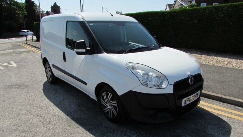 White Used 2013 Fiat Doblò MPV | £2,695 (Fair price) - Image 1/4