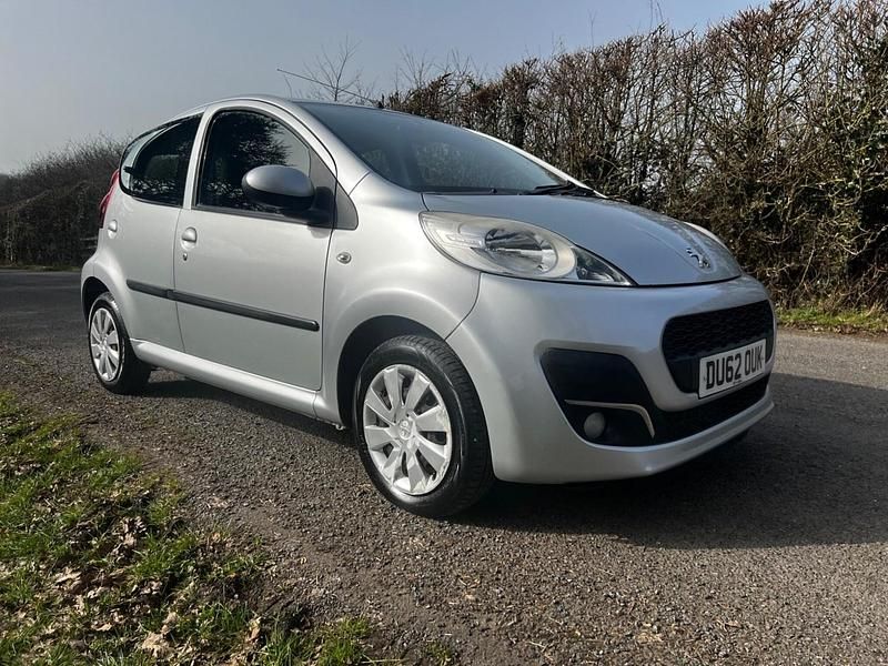 Used Peugeot 107 Active 68 HP (50 kW) 2012 Silver Hatchback