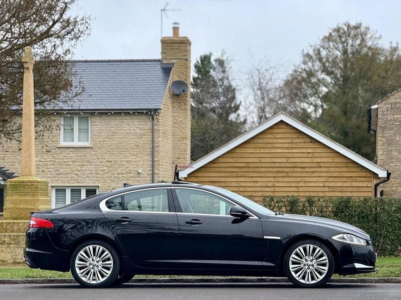 Second-hand Jaguar XF Portfolio 200 CP (147 kW) 2012 Negru Berlinǎ
