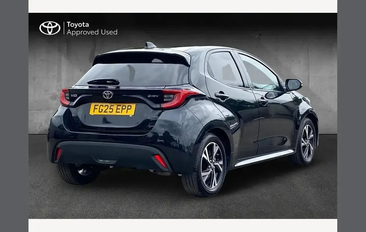 Used Toyota Yaris Design 114 HP (83 kW) 2025 Black Hatchback