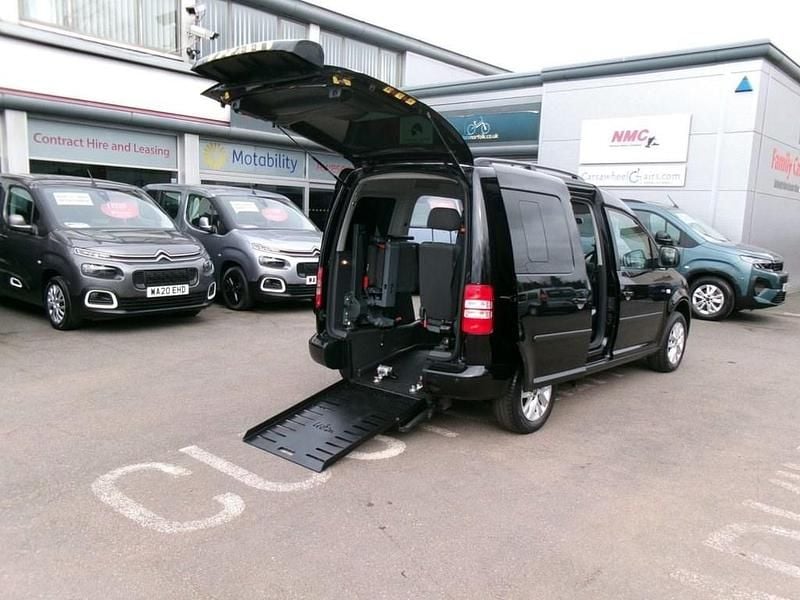 Used VW Caddy Life 102 HP (75 kW) 2015 Black MPV