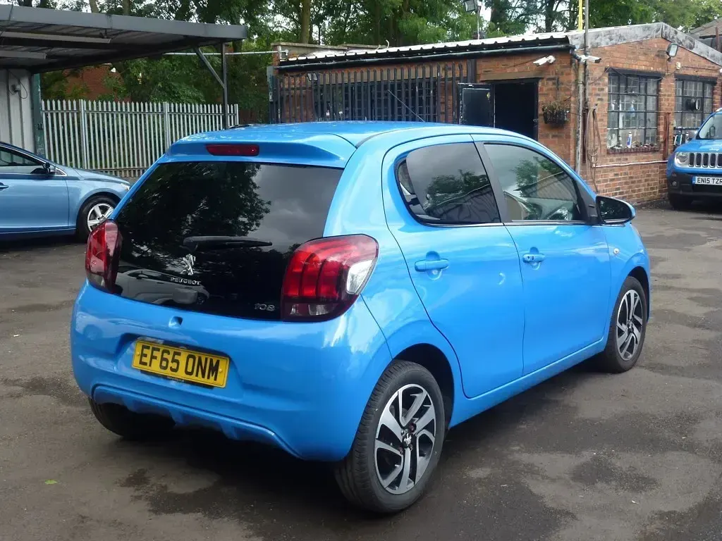 Used Peugeot 108 Allure 82 HP (60 kW) 2015 Blue Hatchback