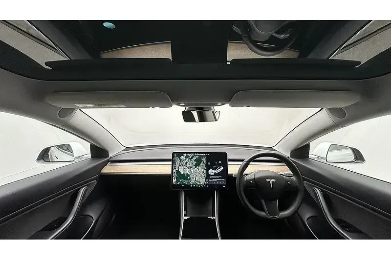 Used Tesla Model 3 Standard Range 239 kW (325 HP) 2020 White Sedan