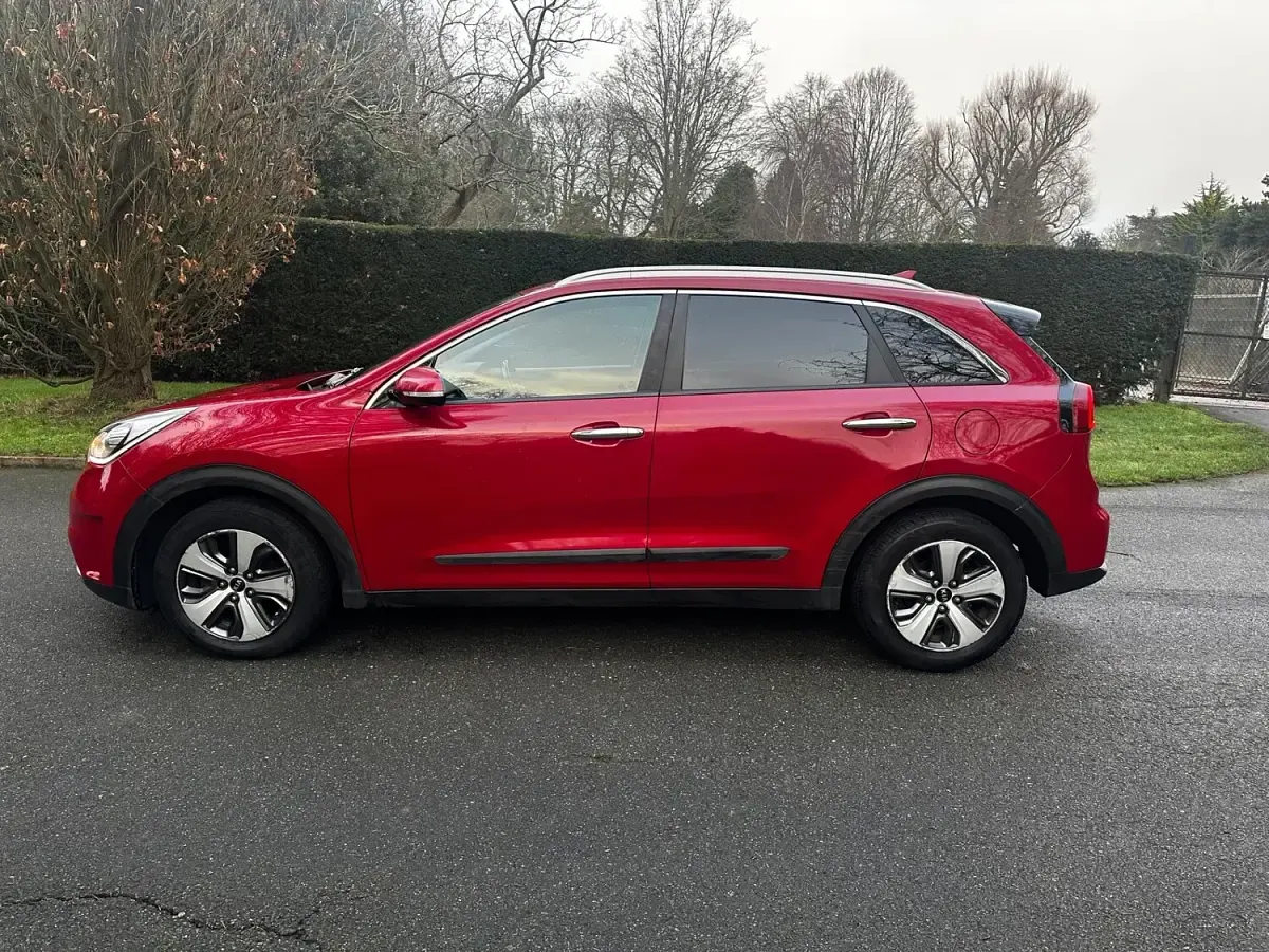 Used Kia Niro 141 HP (103 kW) 2017 Red SUV