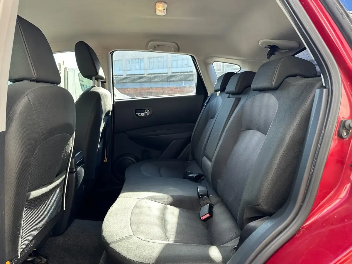 Used Nissan Qashqai Acenta 106 HP (77 kW) 2010 Red SUV
